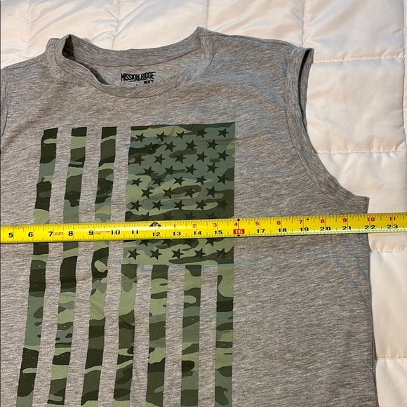 Gray Tank Top with Camouflage Flag Design - Picture 4 of 6